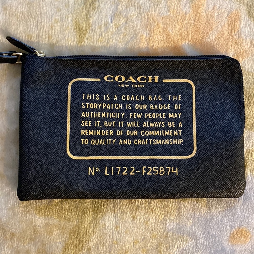 Coach Wristlet 🖤